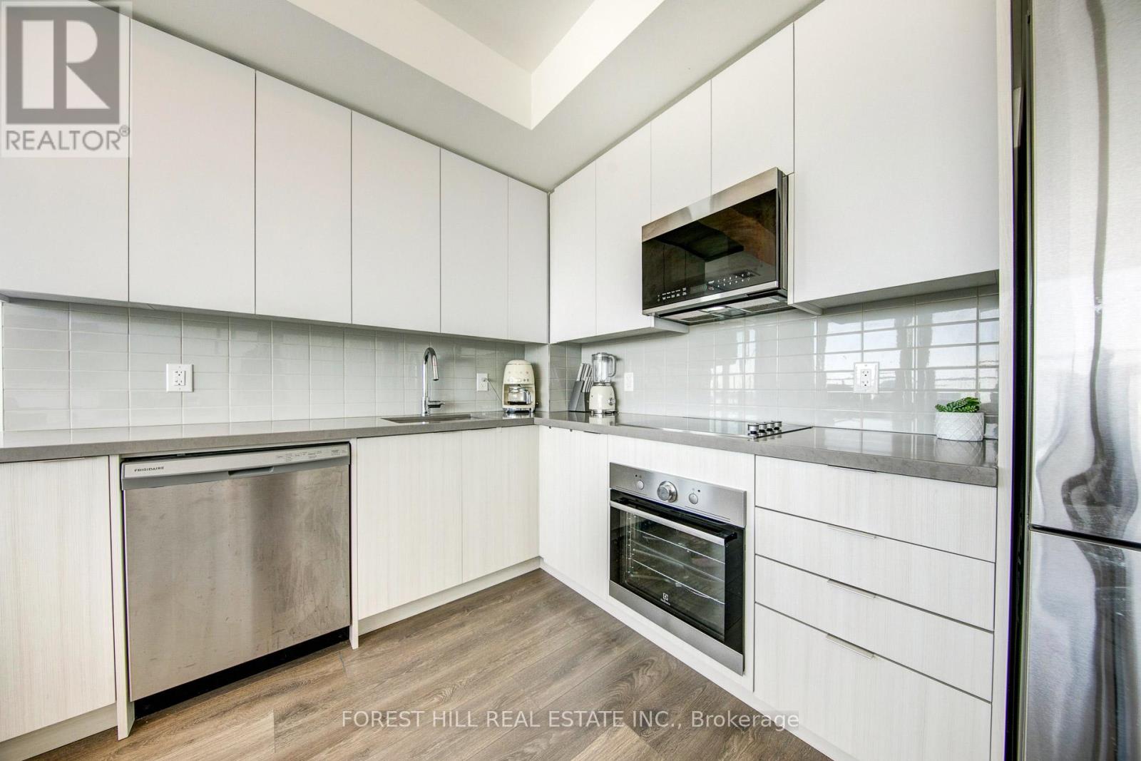 502 - 297 Oak Walk Drive, Oakville, Ontario  L6H 3R6 - Photo 5 - W12696258