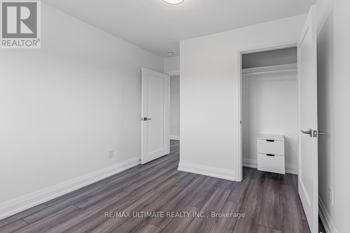 Upper - 198 Cornelius Parkway, Toronto, Ontario  M6L 2K9 - Photo 12 - W12696280