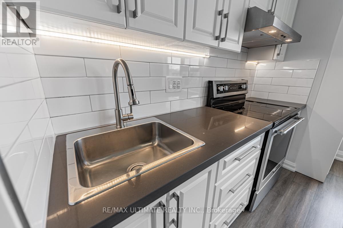 Upper - 198 Cornelius Parkway, Toronto, Ontario  M6L 2K9 - Photo 17 - W12696280