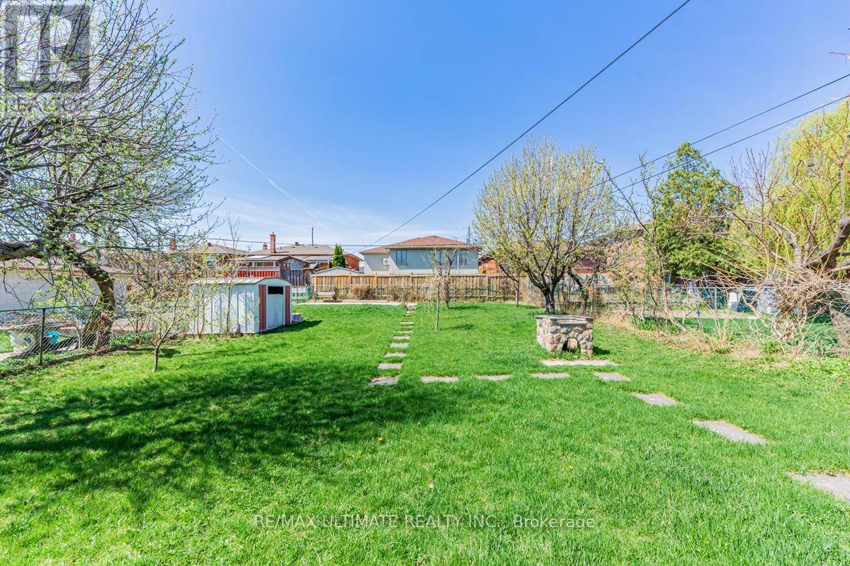 Upper - 198 Cornelius Parkway, Toronto, Ontario  M6L 2K9 - Photo 24 - W12696280