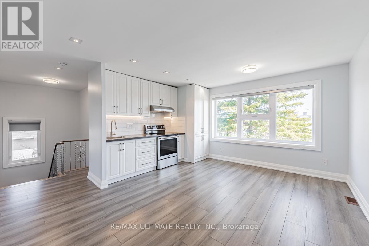 Upper - 198 Cornelius Parkway, Toronto, Ontario  M6L 2K9 - Photo 6 - W12696280