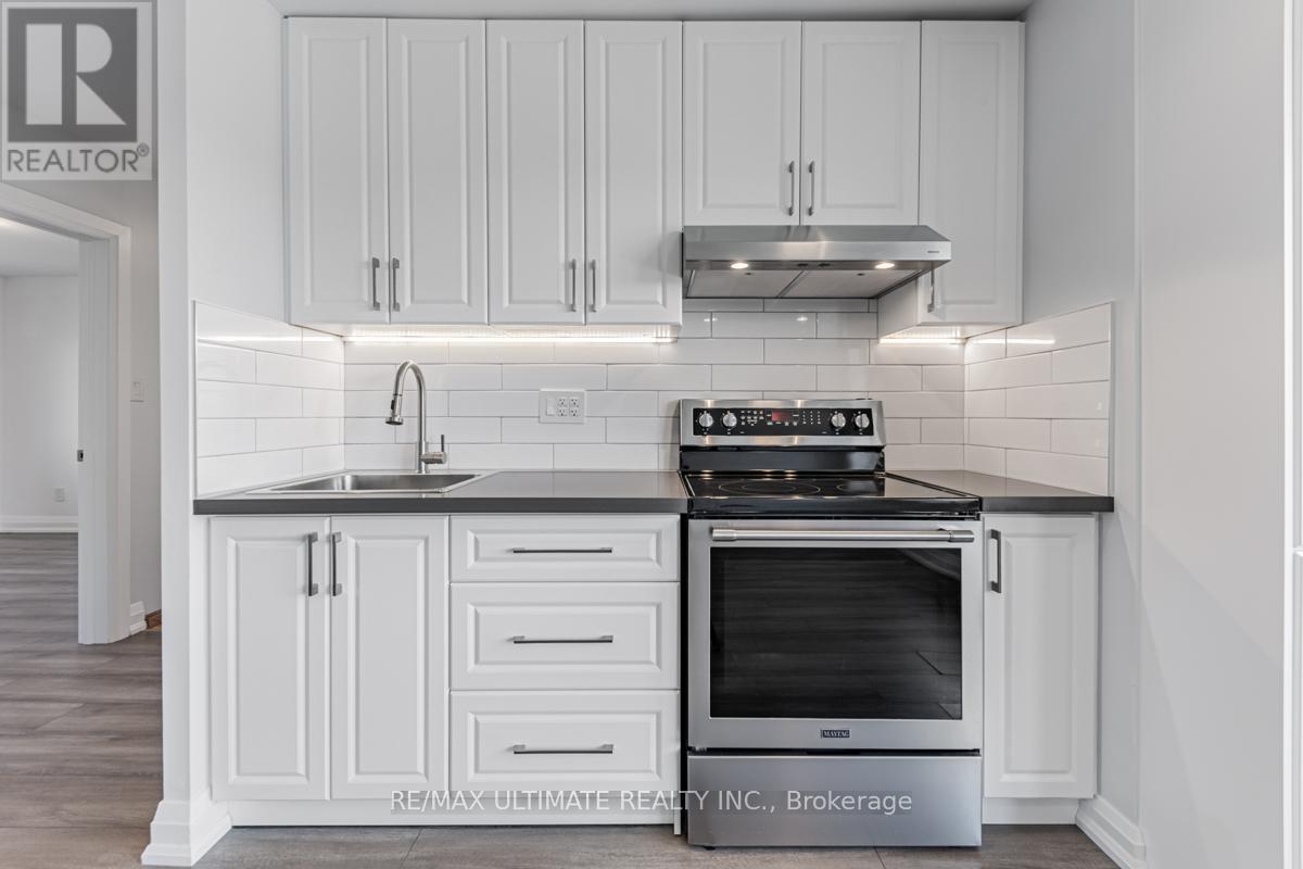 Upper - 198 Cornelius Parkway, Toronto, Ontario  M6L 2K9 - Photo 7 - W12696280