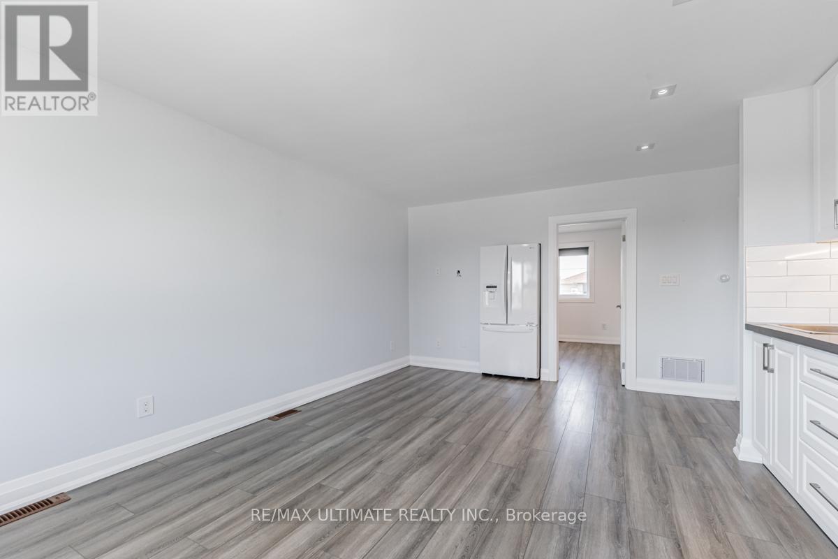 Upper - 198 Cornelius Parkway, Toronto, Ontario  M6L 2K9 - Photo 8 - W12696280