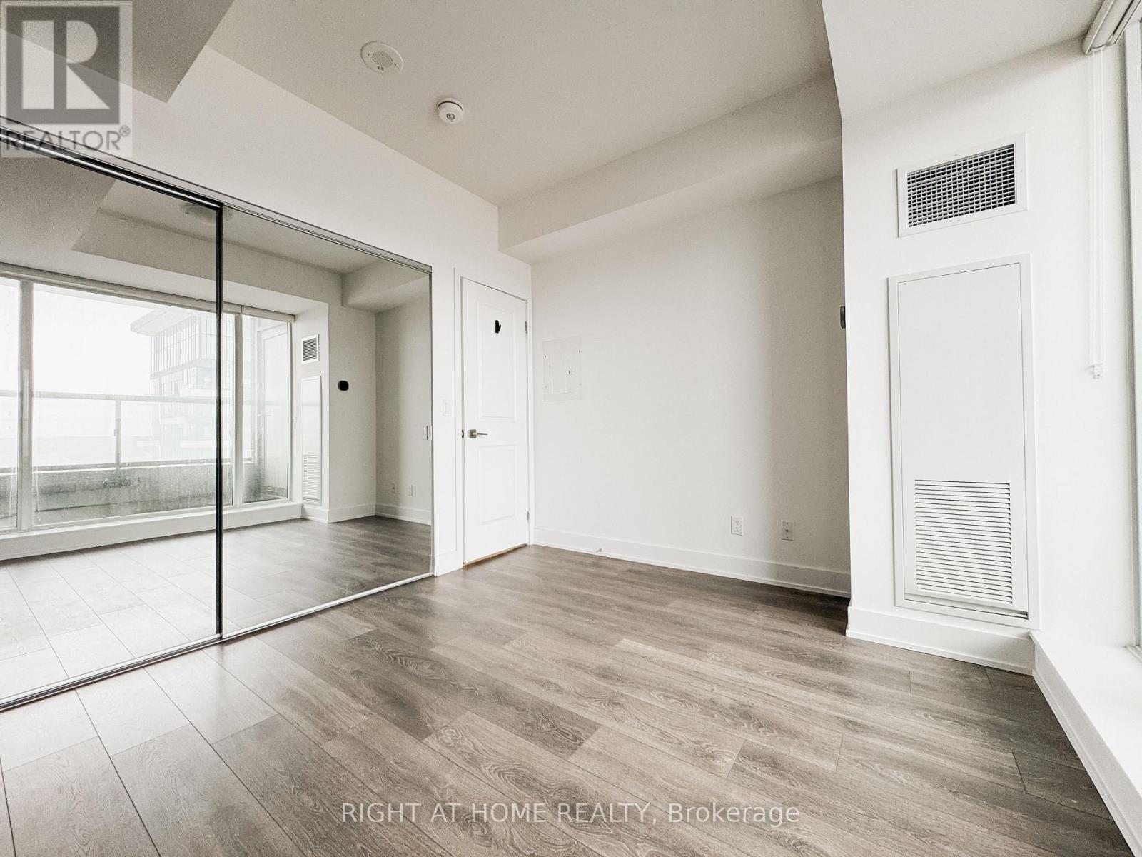 1004 - 297 Oak Walk Drive, Oakville, Ontario  L6H 6Z3 - Photo 17 - W12696286