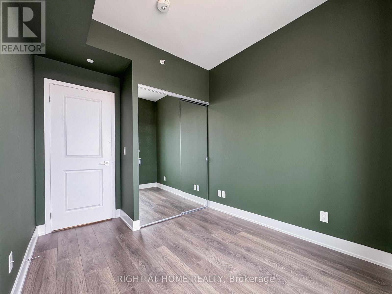 1004 - 297 Oak Walk Drive, Oakville, Ontario  L6H 6Z3 - Photo 19 - W12696286