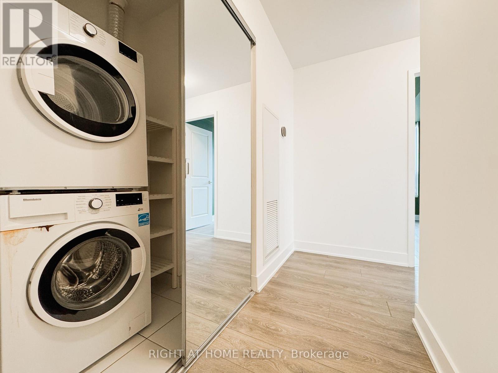 1004 - 297 Oak Walk Drive, Oakville, Ontario  L6H 6Z3 - Photo 3 - W12696286