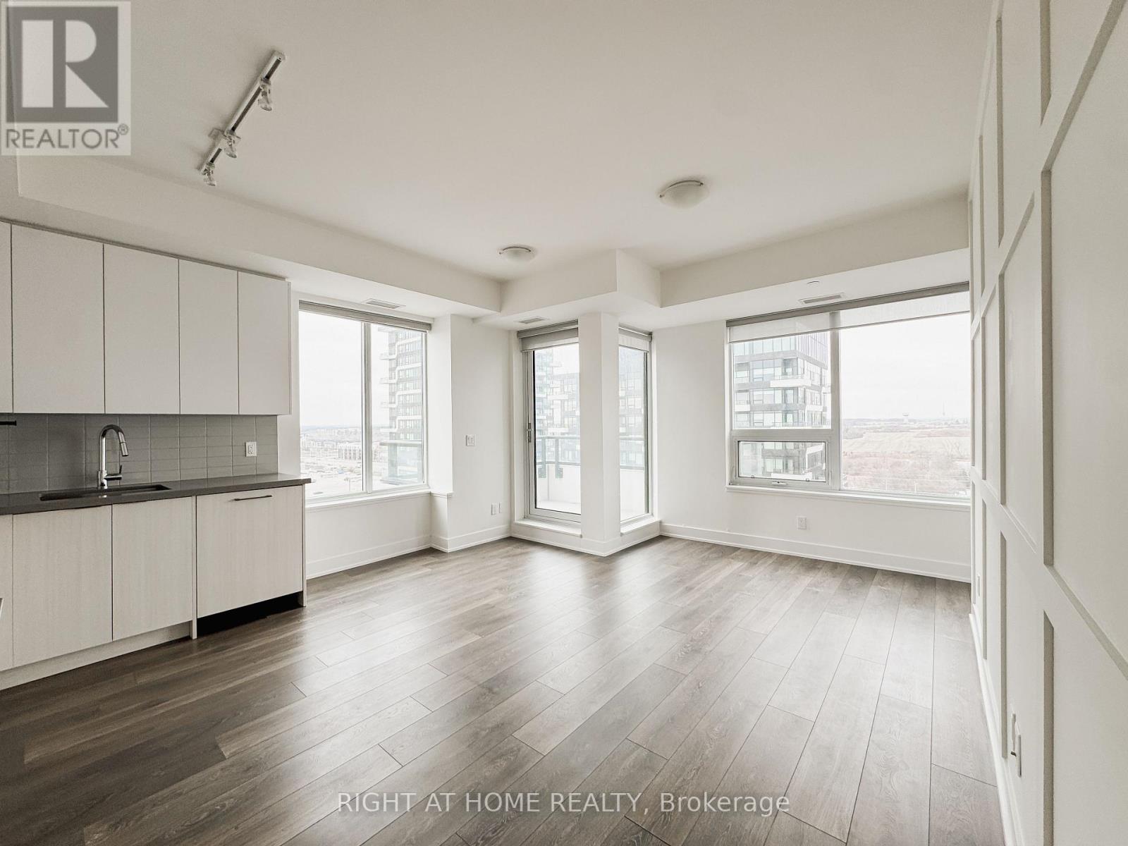 1004 - 297 Oak Walk Drive, Oakville, Ontario  L6H 6Z3 - Photo 4 - W12696286