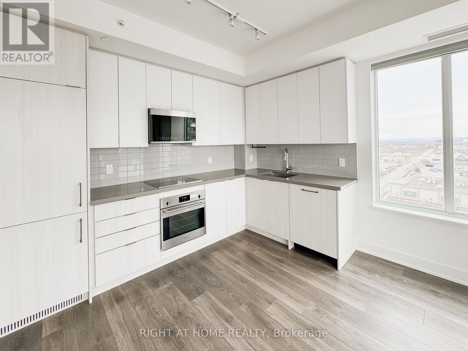 1004 - 297 Oak Walk Drive, Oakville, Ontario  L6H 6Z3 - Photo 6 - W12696286