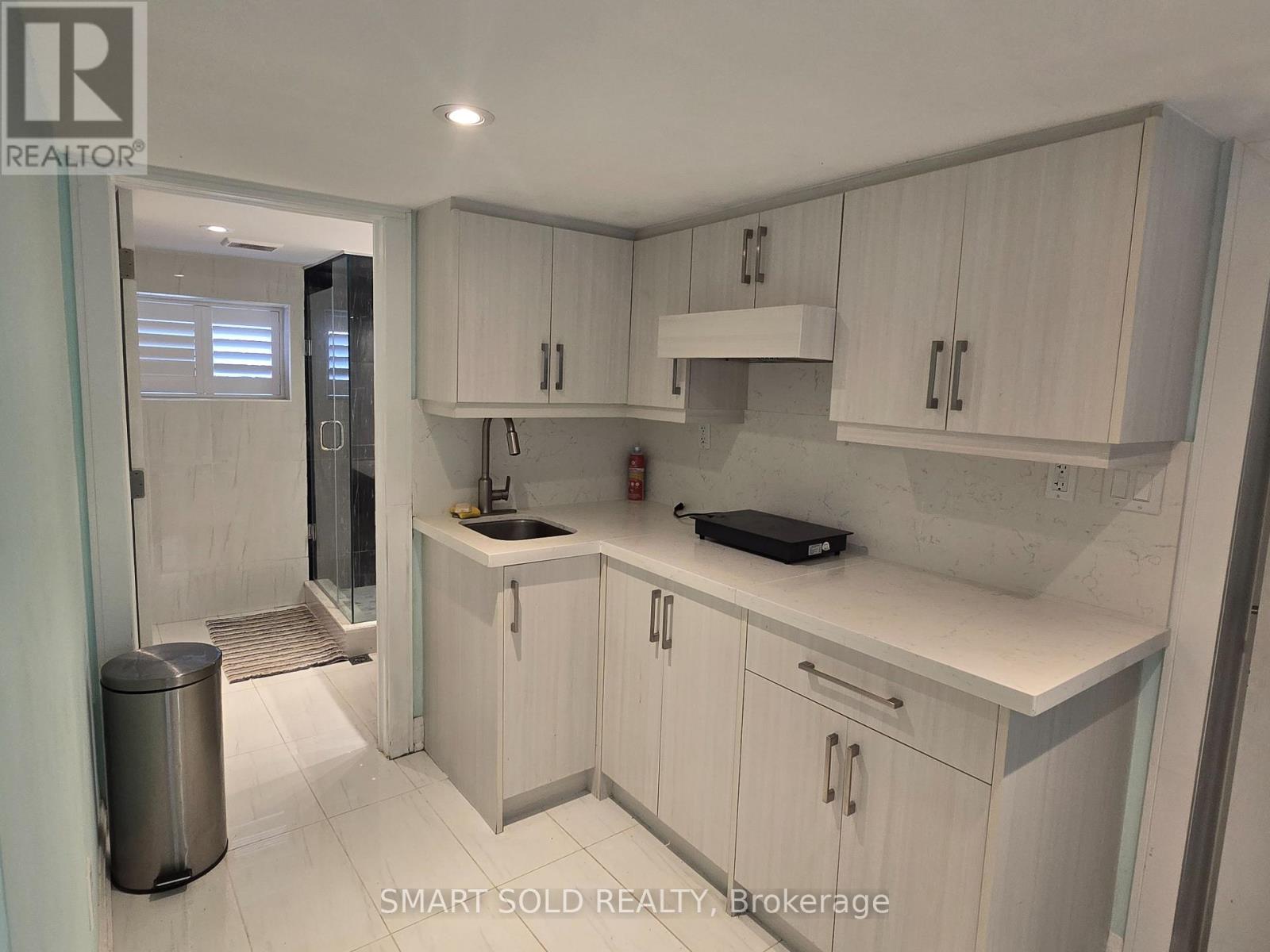 1078 Sawyer Avenue, Mississauga, Ontario  L5E 1K7 - Photo 11 - W12696314