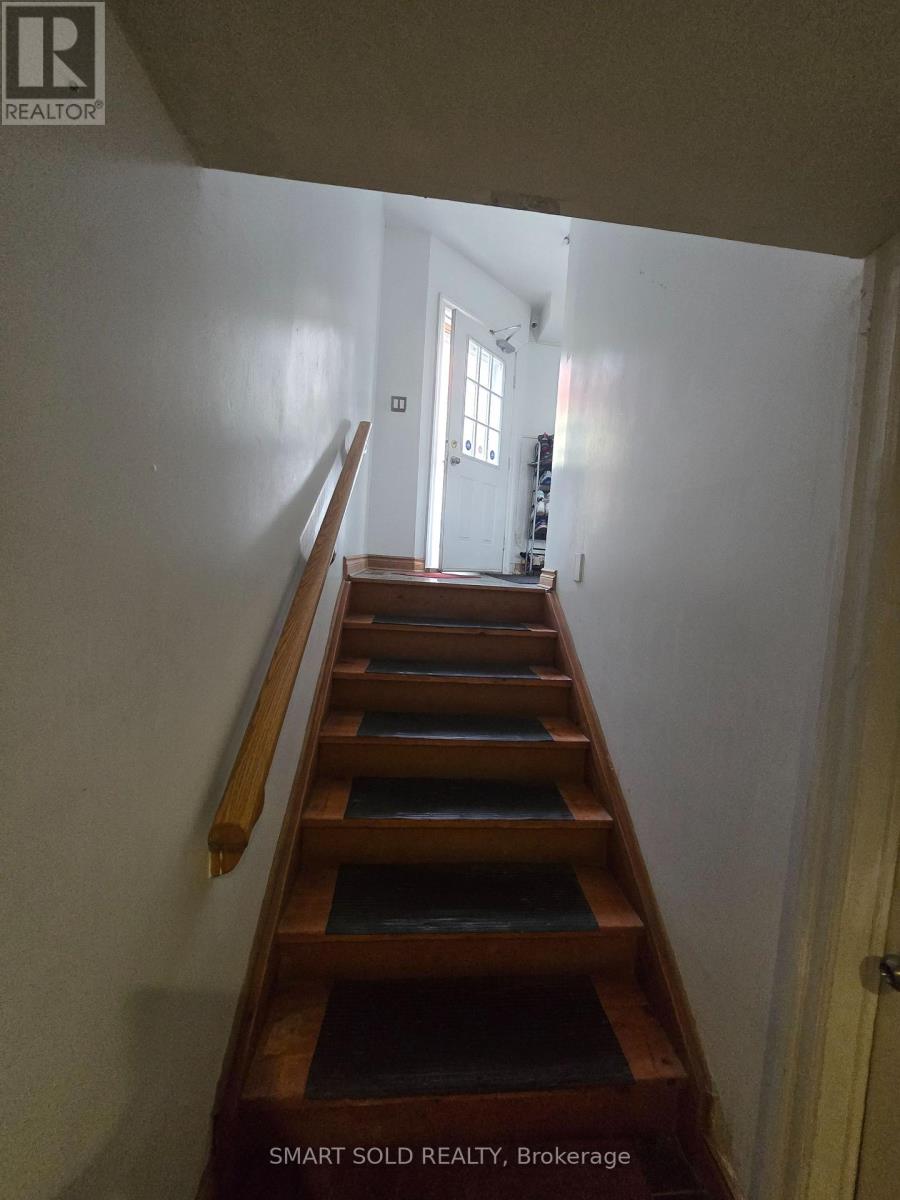 1078 Sawyer Avenue, Mississauga, Ontario  L5E 1K7 - Photo 14 - W12696314