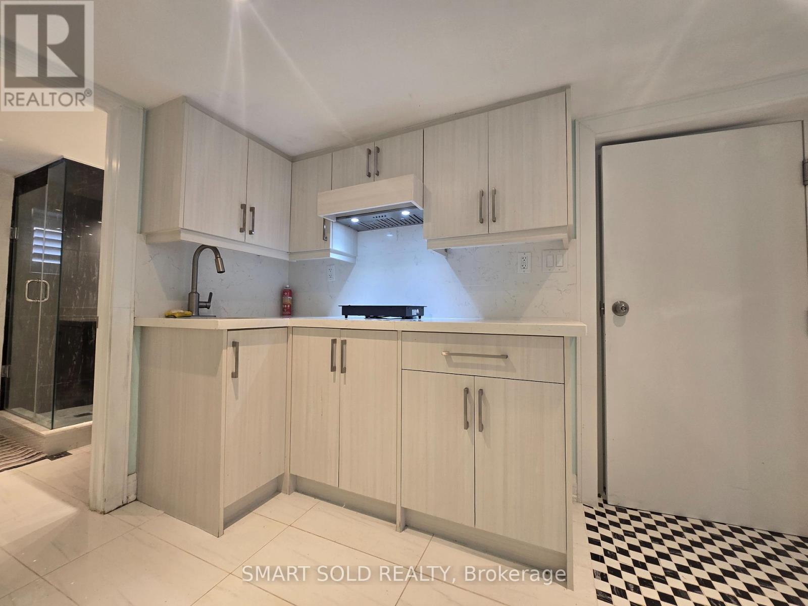 1078 Sawyer Avenue, Mississauga, Ontario  L5E 1K7 - Photo 7 - W12696314