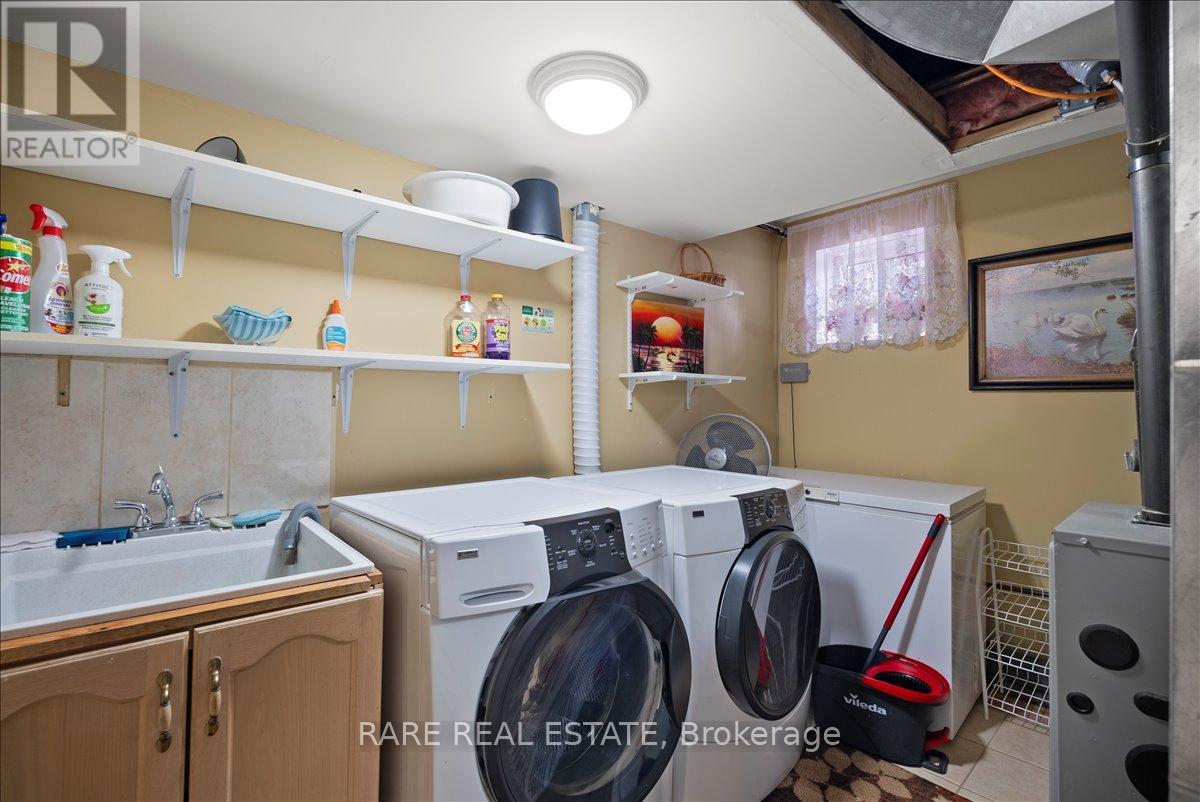 Lower - 40 Lloyd George Avenue, Toronto, Ontario  M8W 3W6 - Photo 11 - W12696320