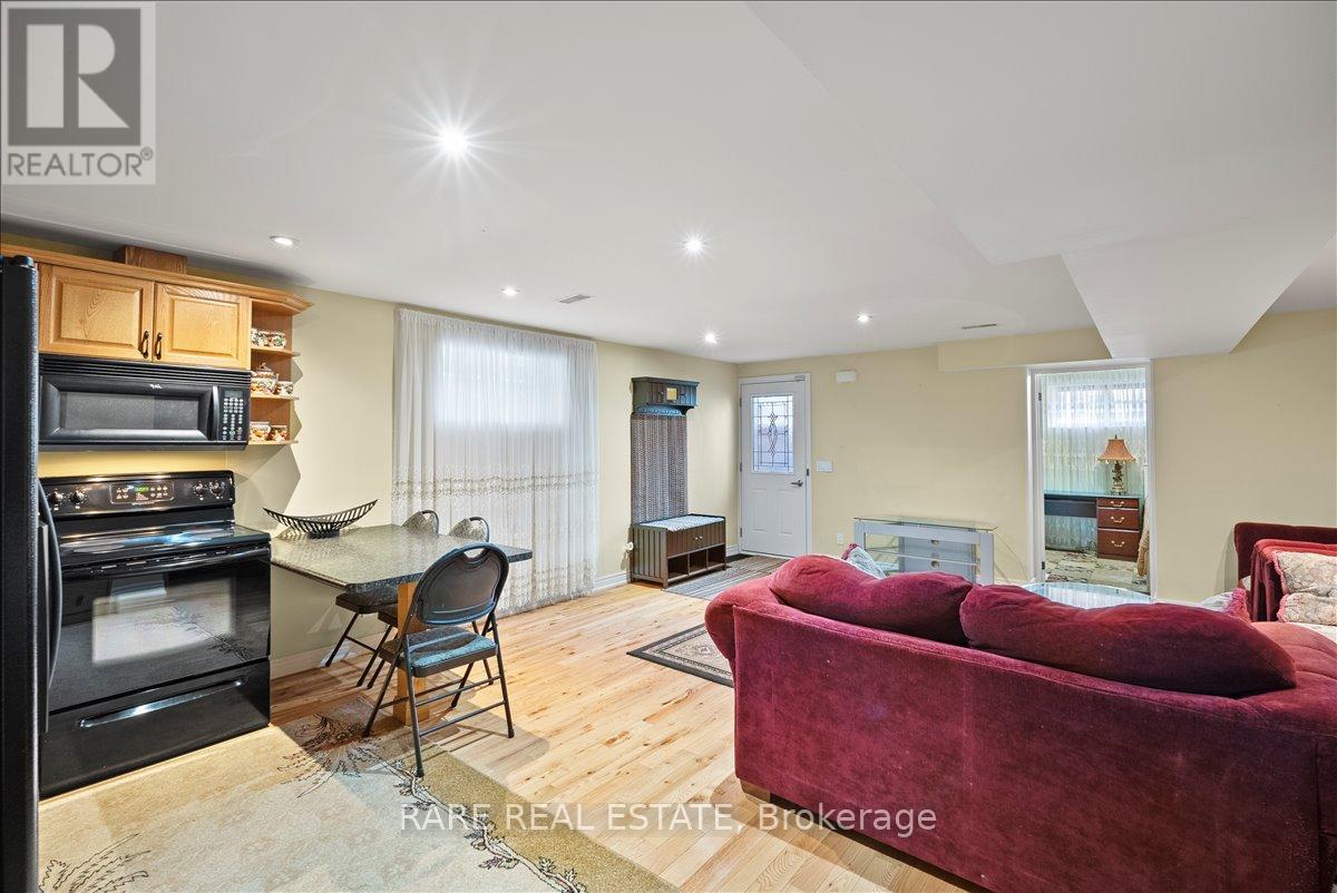 Lower - 40 Lloyd George Avenue, Toronto, Ontario  M8W 3W6 - Photo 5 - W12696320