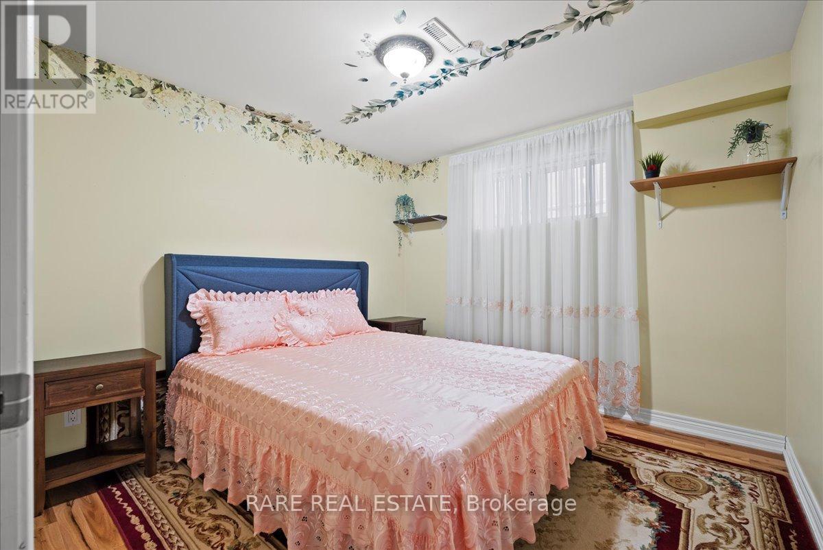 Lower - 40 Lloyd George Avenue, Toronto, Ontario  M8W 3W6 - Photo 6 - W12696320