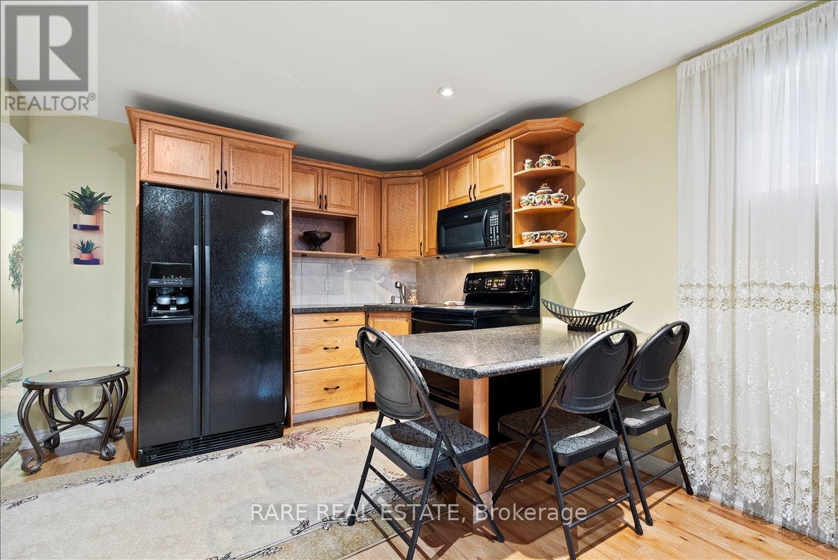 Lower - 40 Lloyd George Avenue, Toronto, Ontario  M8W 3W6 - Photo 7 - W12696320