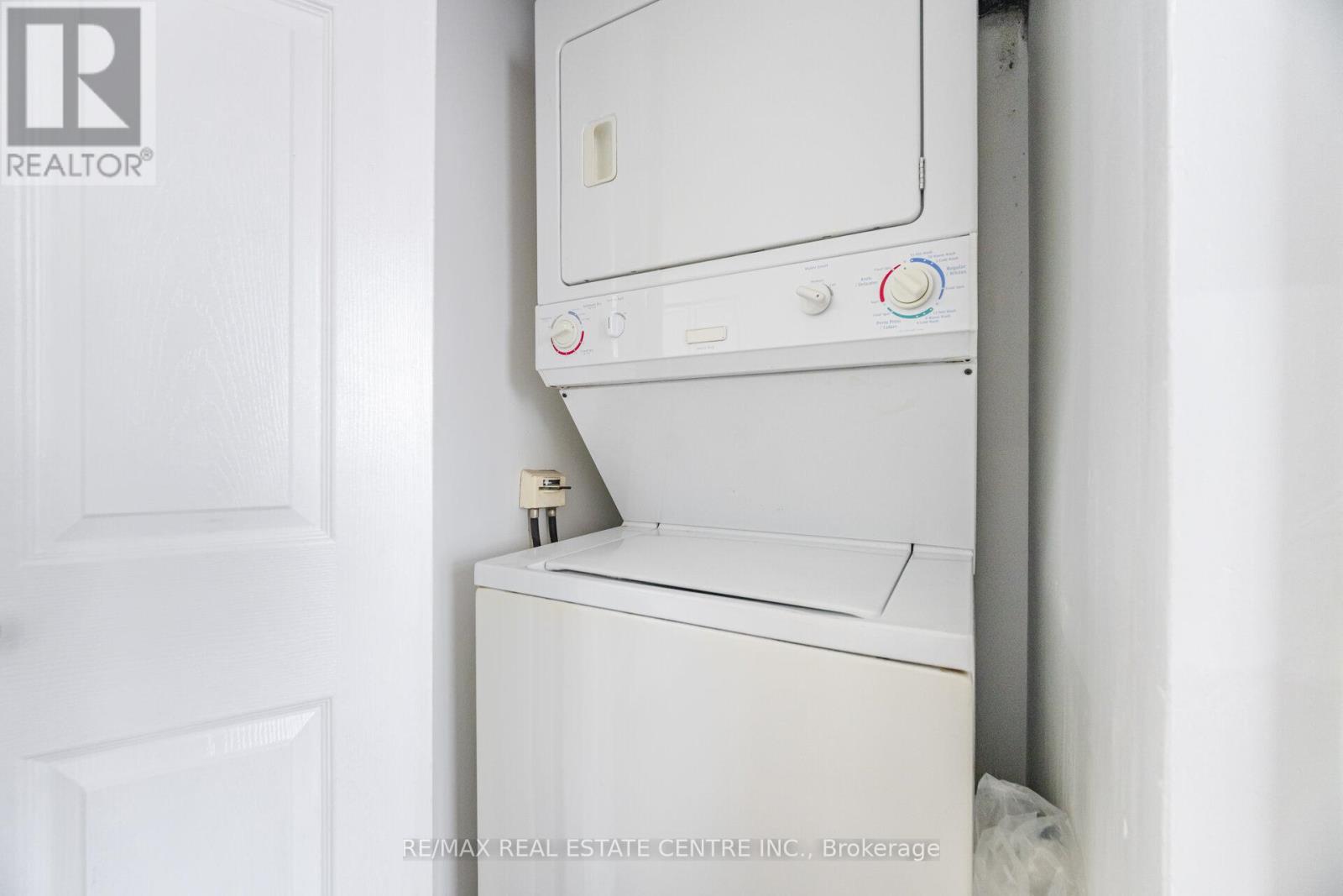 1805 - 388 Prince Of Wales Drive, Mississauga, Ontario  L5B 0A1 - Photo 12 - W12696368