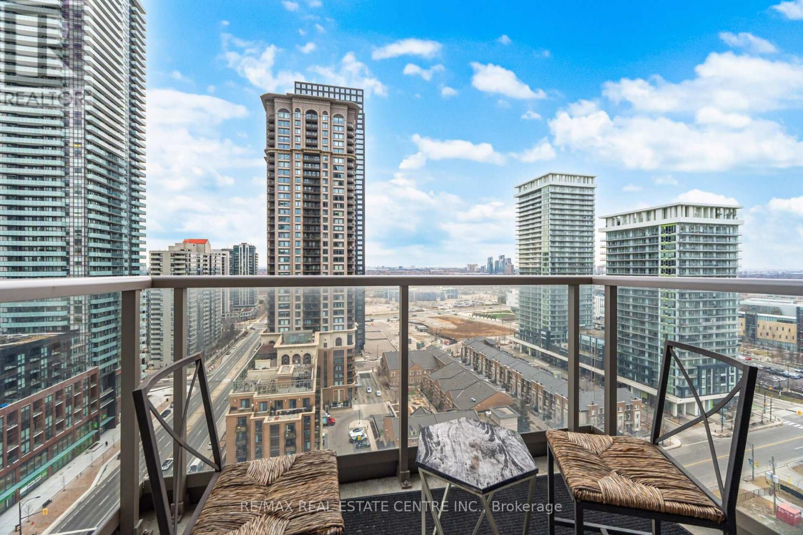 1805 - 388 Prince Of Wales Drive, Mississauga, Ontario  L5B 0A1 - Photo 13 - W12696368