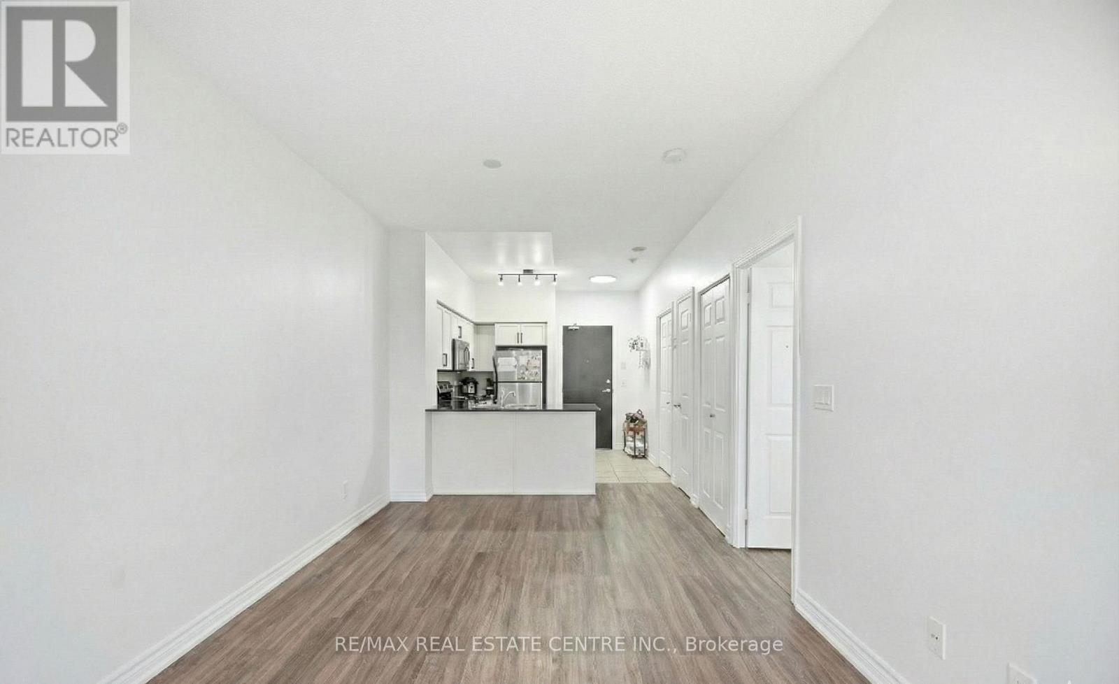 1805 - 388 Prince Of Wales Drive, Mississauga, Ontario  L5B 0A1 - Photo 5 - W12696368