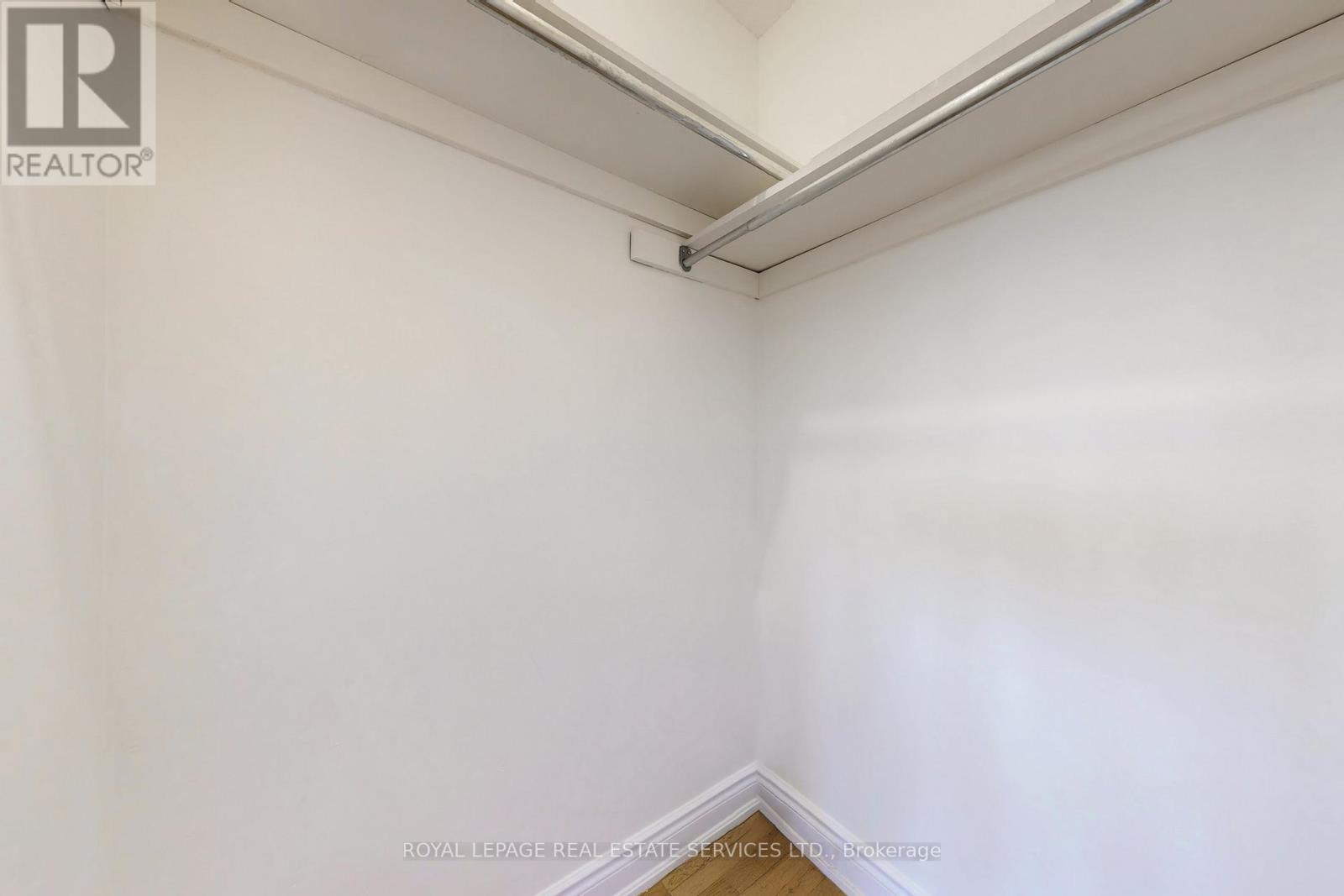 908 Stonebridge Avenue, Mississauga, Ontario  L5V 2L5 - Photo 16 - W12695722