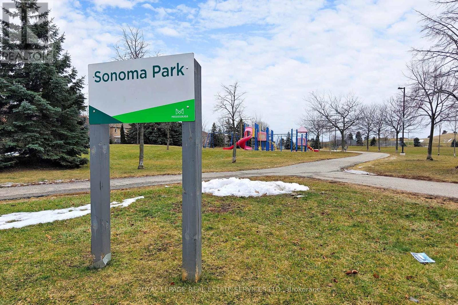 908 Stonebridge Avenue, Mississauga, Ontario  L5V 2L5 - Photo 2 - W12695722