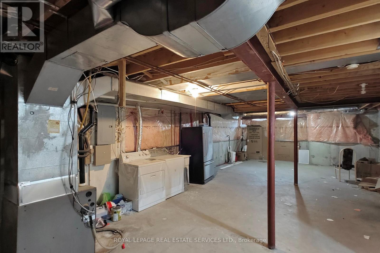 908 Stonebridge Avenue, Mississauga, Ontario  L5V 2L5 - Photo 13 - W12695722