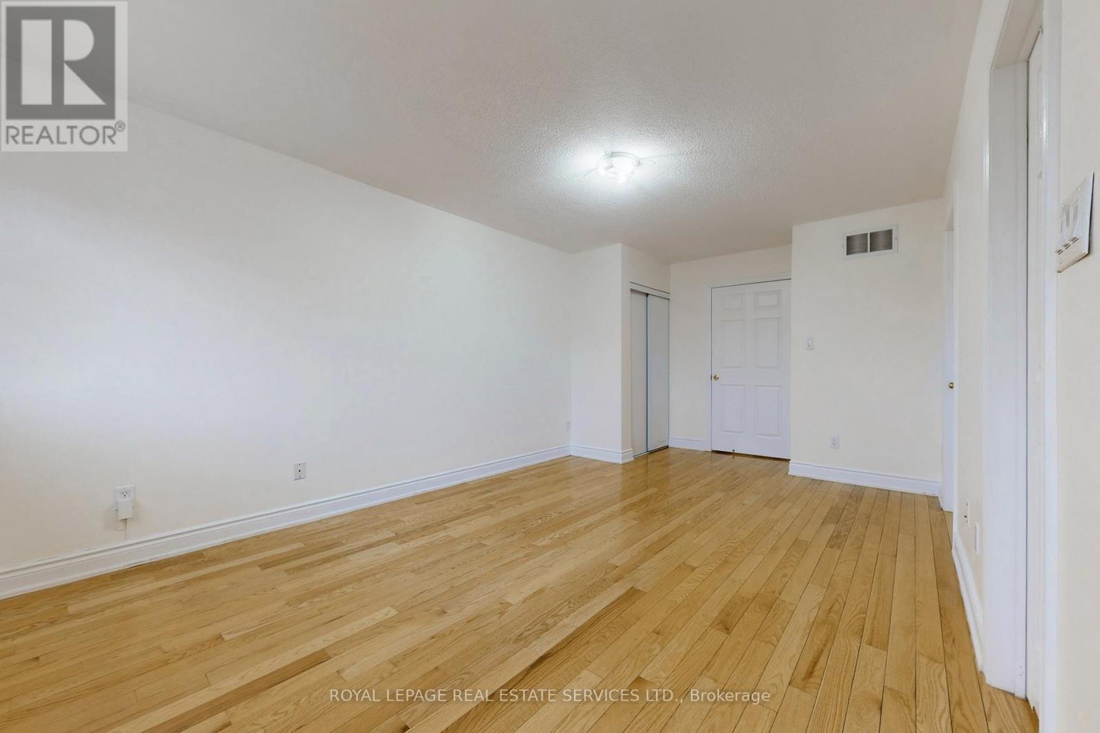 908 Stonebridge Avenue, Mississauga, Ontario  L5V 2L5 - Photo 25 - W12695722