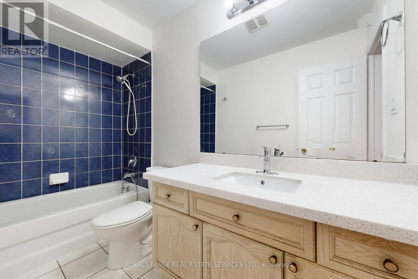 908 Stonebridge Avenue, Mississauga, Ontario  L5V 2L5 - Photo 18 - W12695722