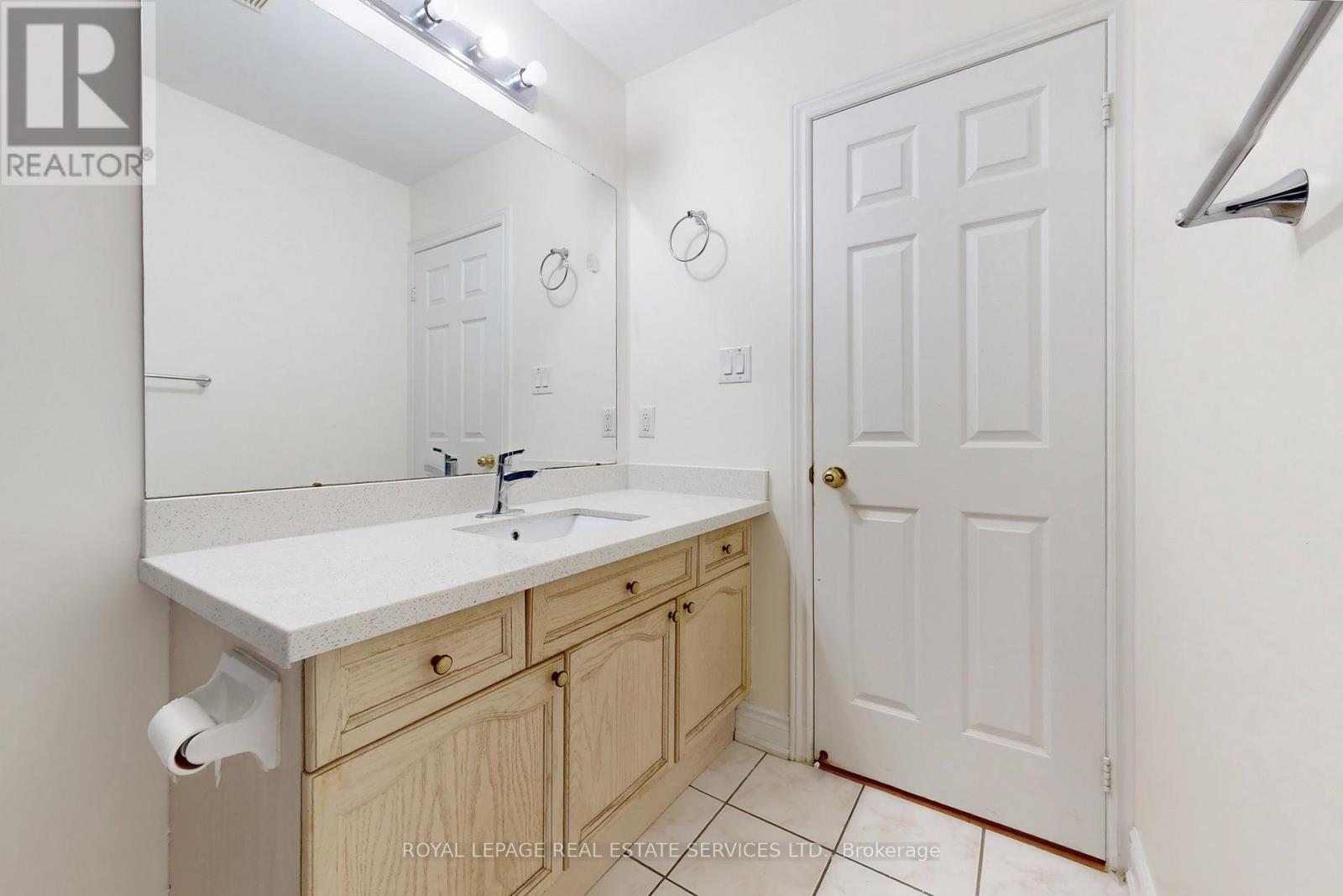 908 Stonebridge Avenue, Mississauga, Ontario  L5V 2L5 - Photo 19 - W12695722