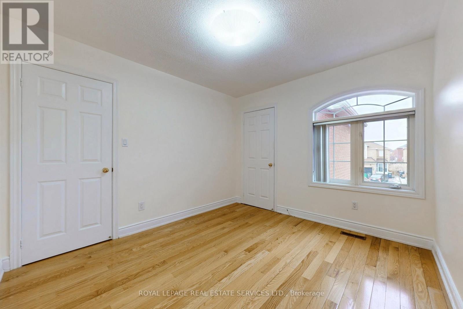 908 Stonebridge Avenue, Mississauga, Ontario  L5V 2L5 - Photo 17 - W12695722