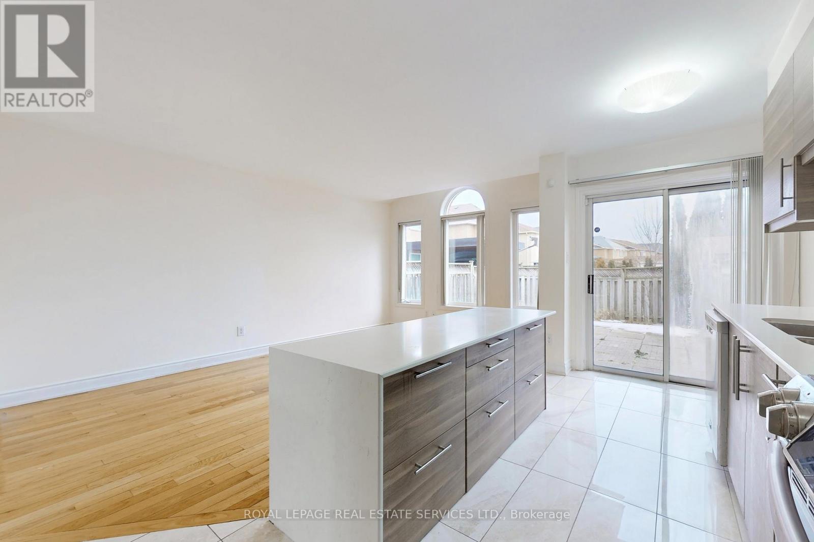 908 Stonebridge Avenue, Mississauga, Ontario  L5V 2L5 - Photo 42 - W12695722