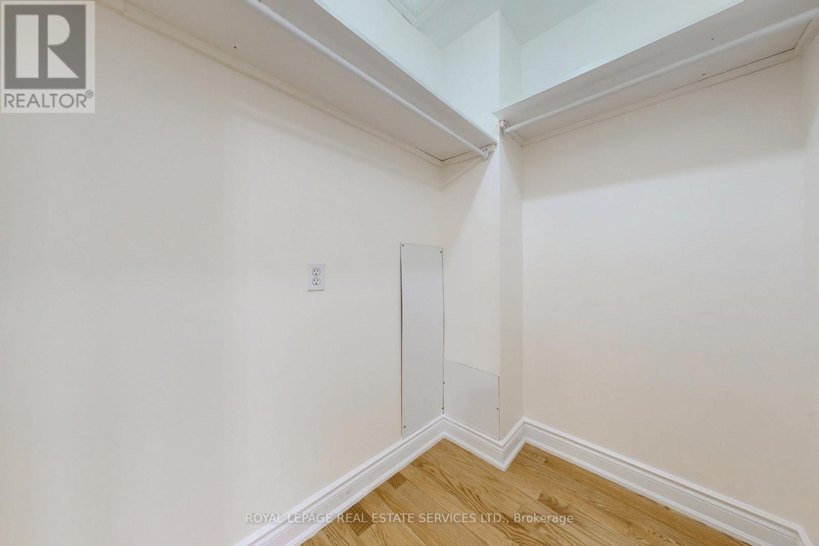 908 Stonebridge Avenue, Mississauga, Ontario  L5V 2L5 - Photo 27 - W12695722