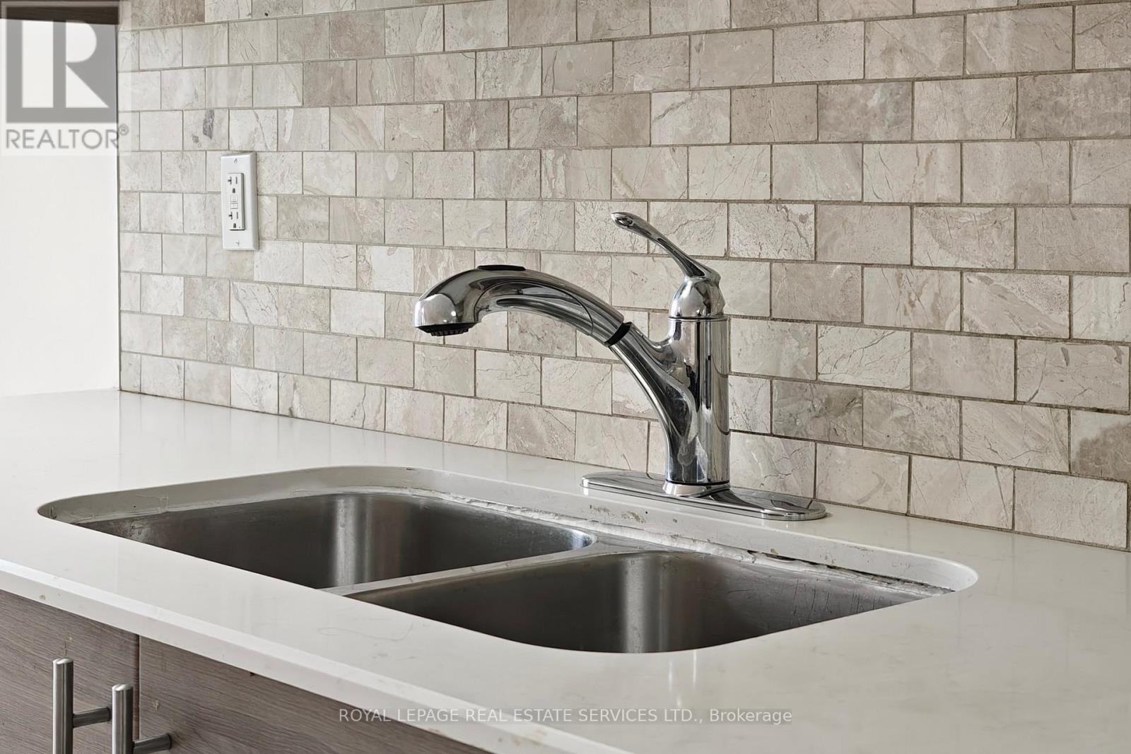 908 Stonebridge Avenue, Mississauga, Ontario  L5V 2L5 - Photo 36 - W12695722