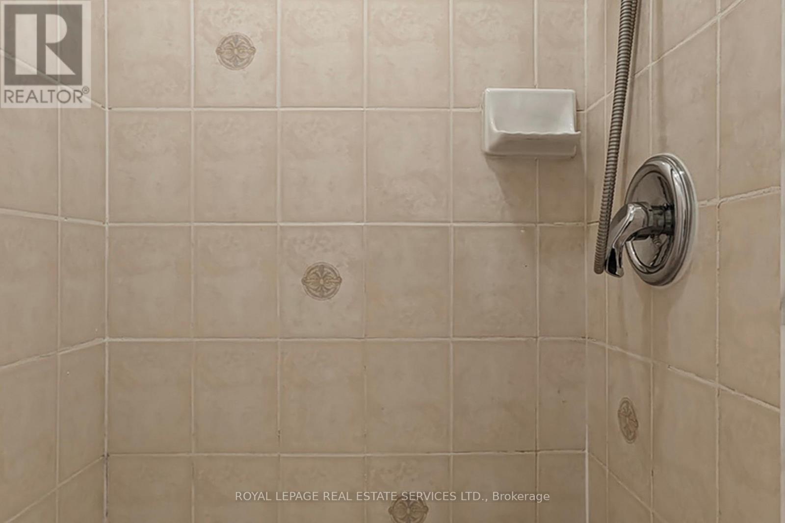 908 Stonebridge Avenue, Mississauga, Ontario  L5V 2L5 - Photo 21 - W12695722