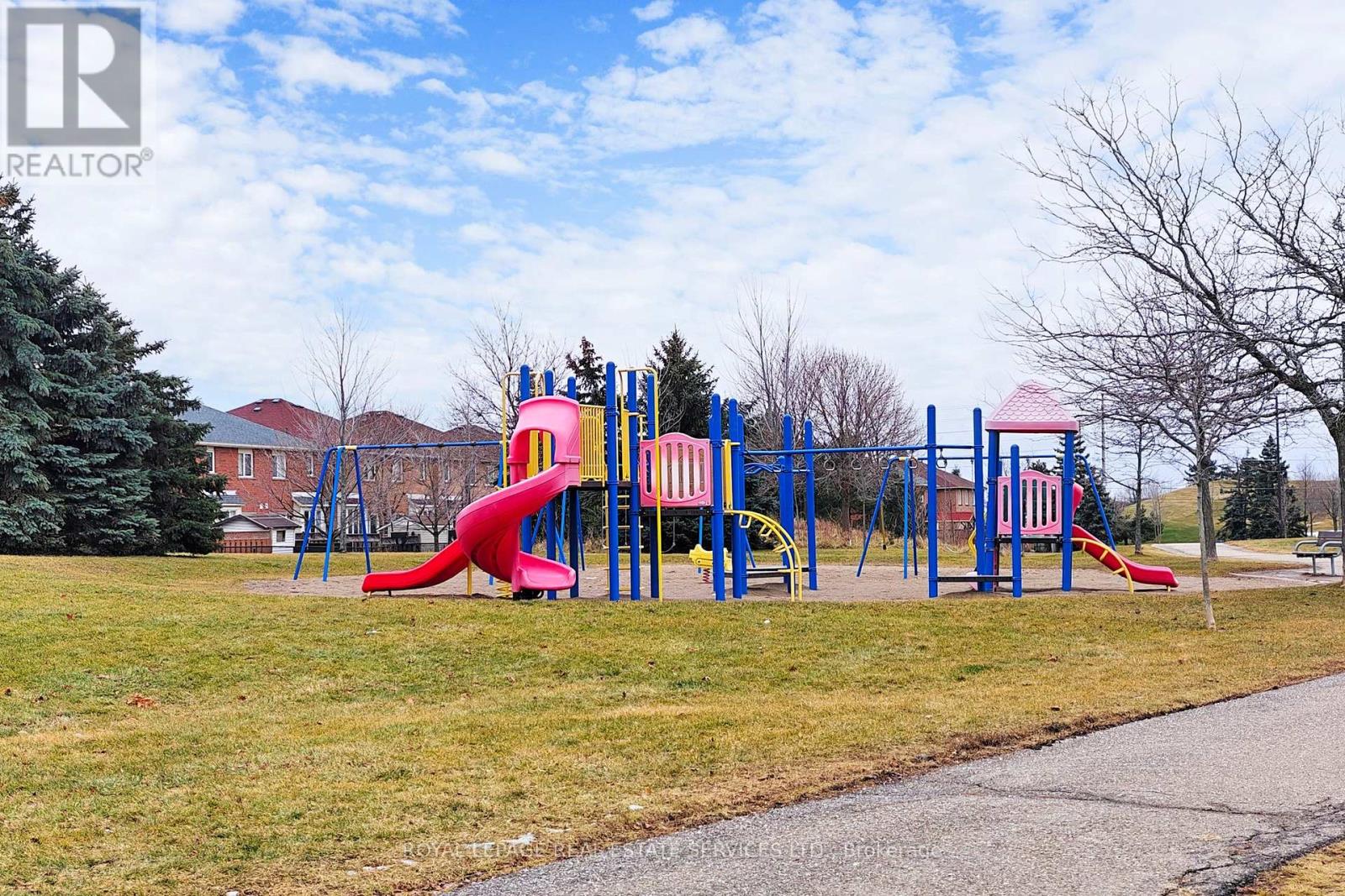 908 Stonebridge Avenue, Mississauga, Ontario  L5V 2L5 - Photo 3 - W12695722