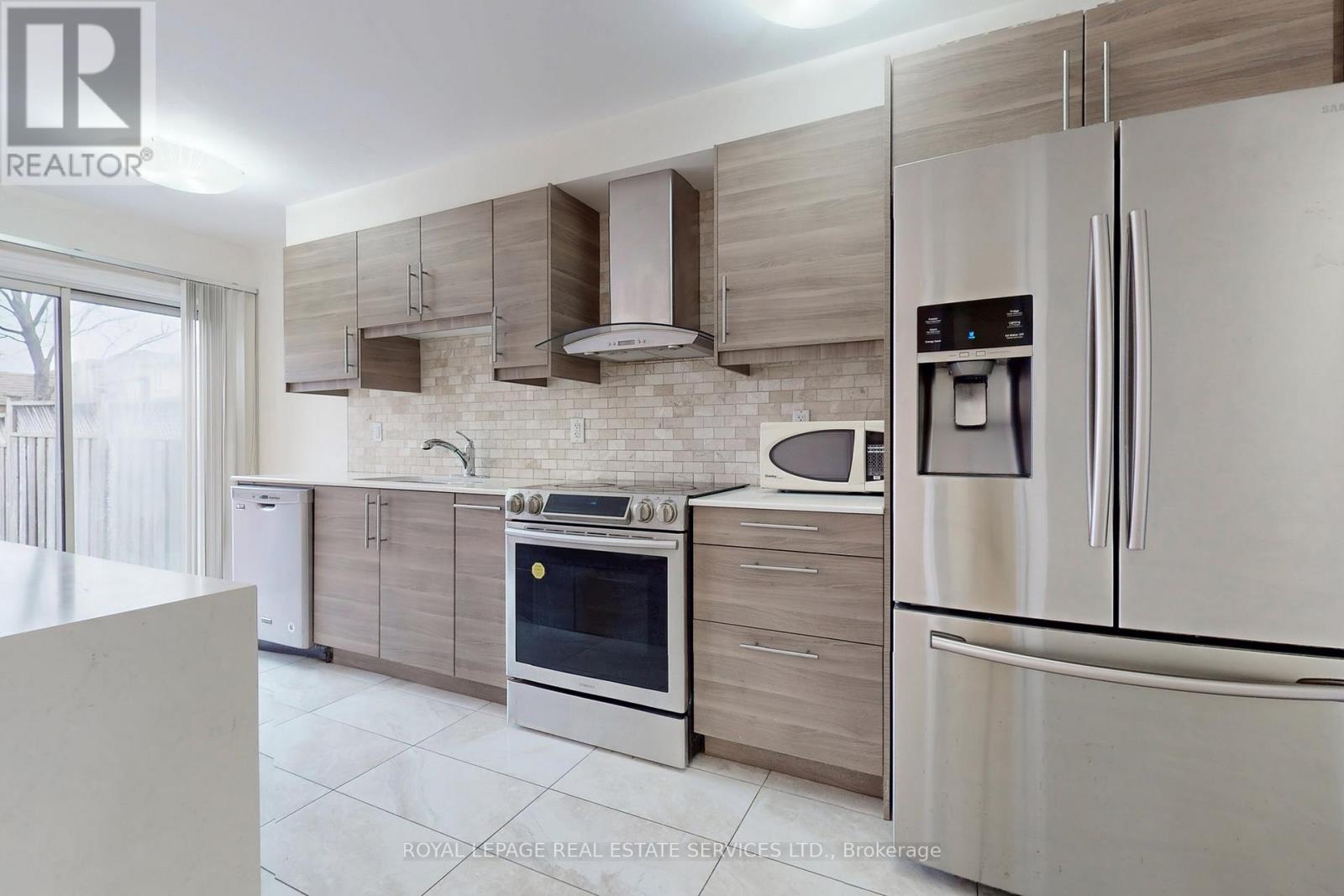 908 Stonebridge Avenue, Mississauga, Ontario  L5V 2L5 - Photo 41 - W12695722