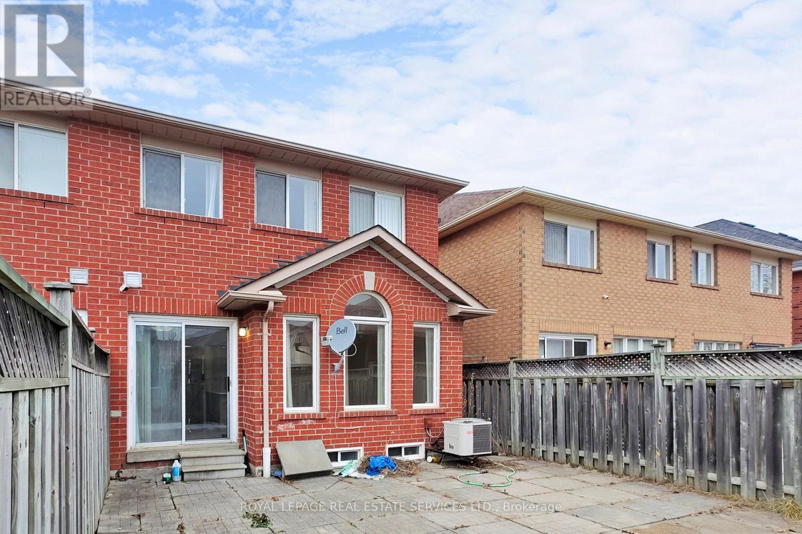 908 Stonebridge Avenue, Mississauga, Ontario  L5V 2L5 - Photo 7 - W12695722