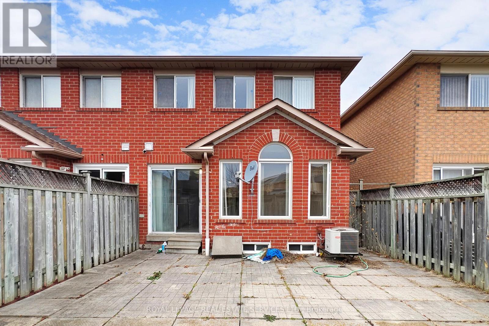 908 Stonebridge Avenue, Mississauga, Ontario  L5V 2L5 - Photo 6 - W12695722