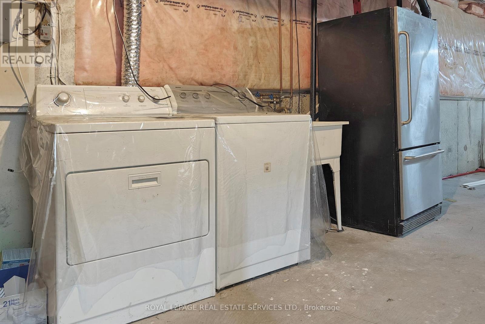 908 Stonebridge Avenue, Mississauga, Ontario  L5V 2L5 - Photo 5 - W12695722