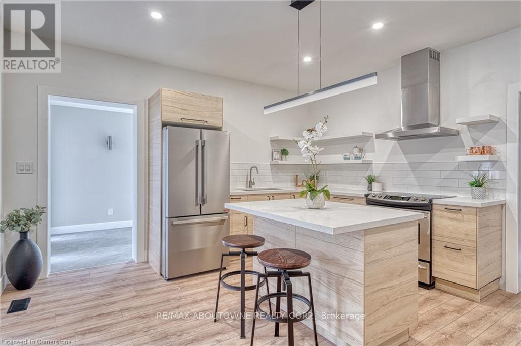 1 - 43 Crooks Street, Hamilton, Ontario  L8R 2Z7 - Photo 3 - X12696302