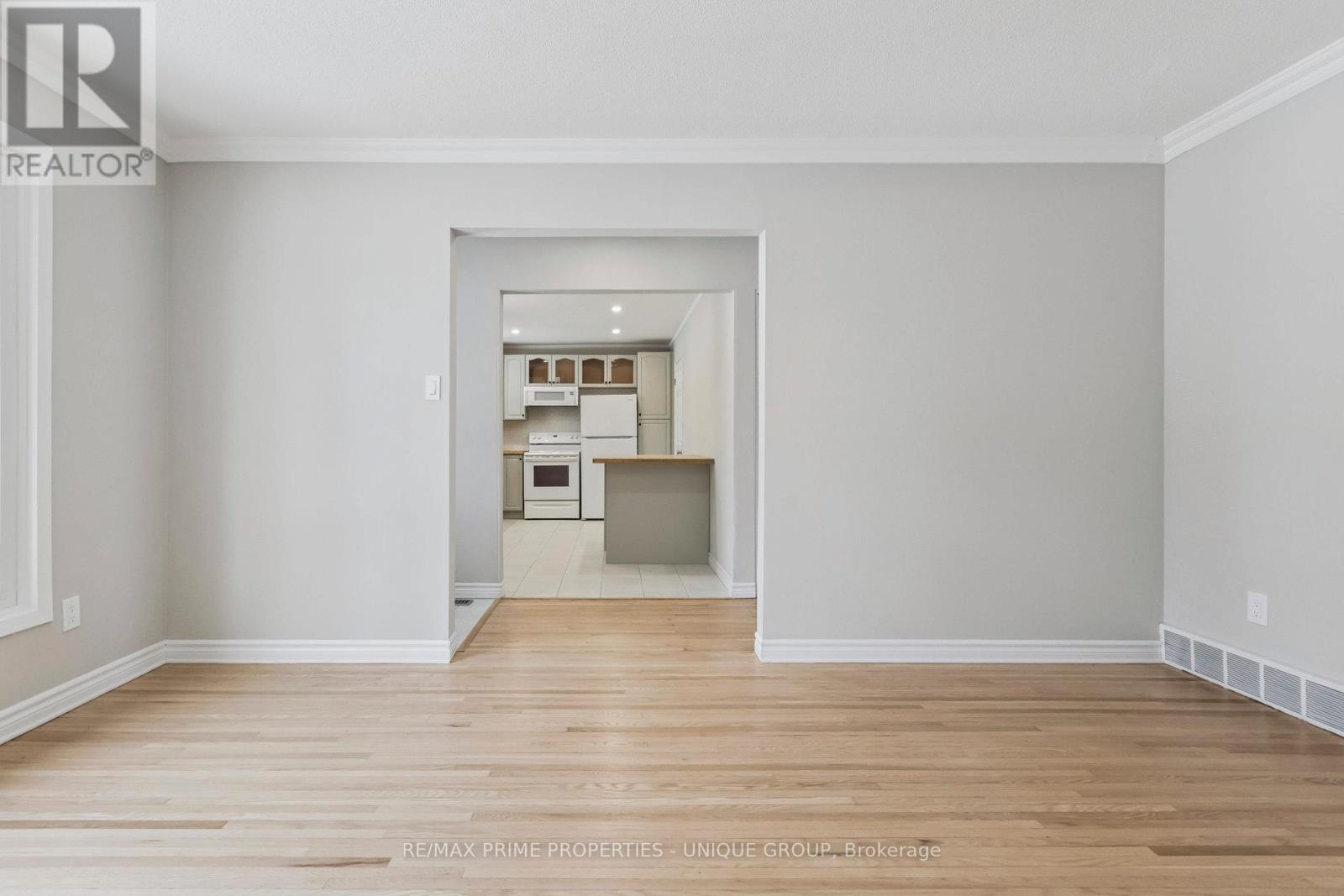 520 Teakwood Drive, Waterloo, Ontario  N2L 4L4 - Photo 10 - X12696336