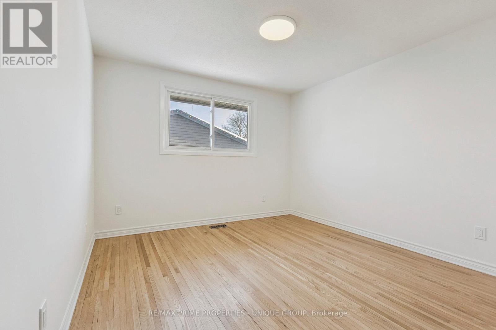 520 Teakwood Drive, Waterloo, Ontario  N2L 4L4 - Photo 16 - X12696336