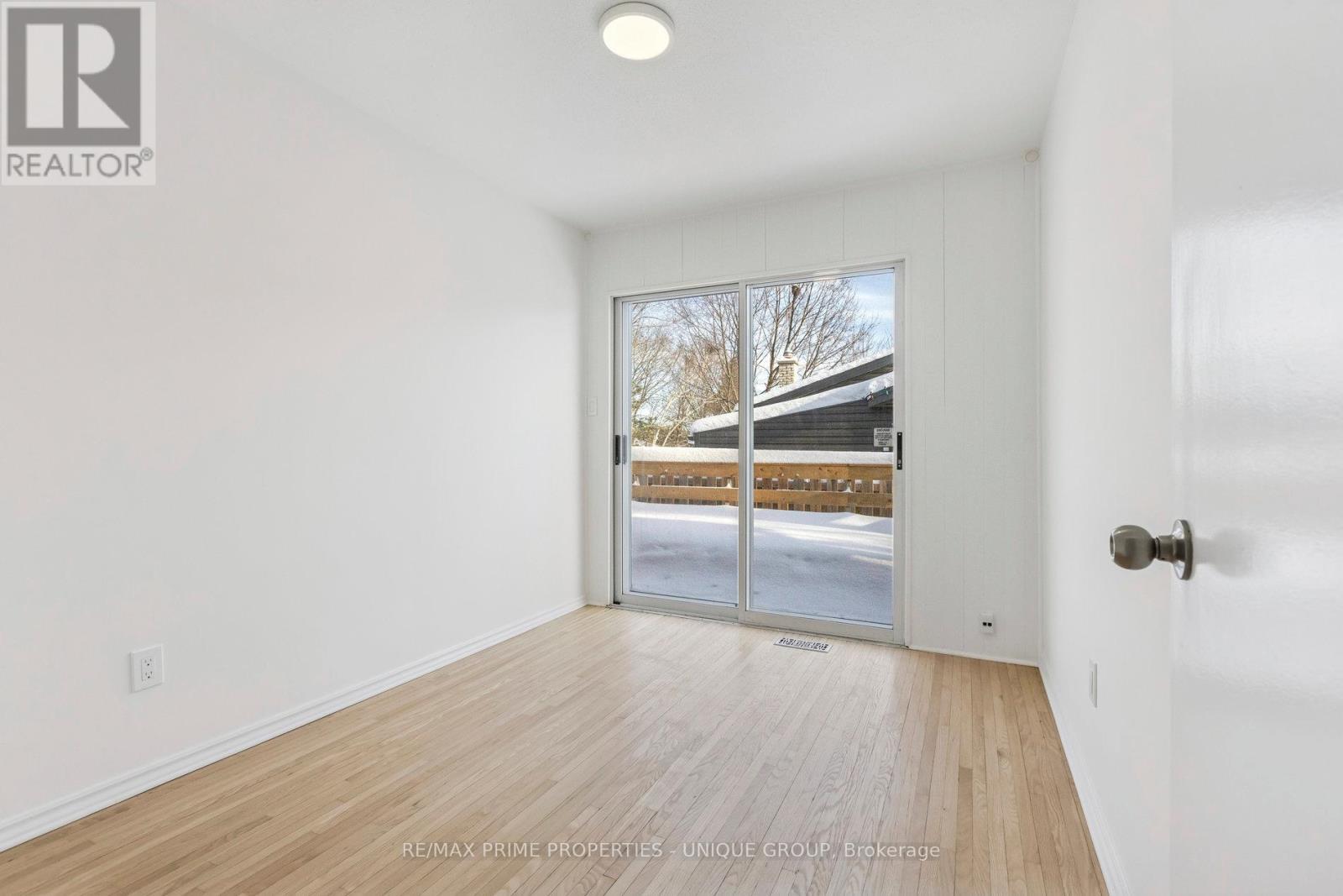 520 Teakwood Drive, Waterloo, Ontario  N2L 4L4 - Photo 19 - X12696336