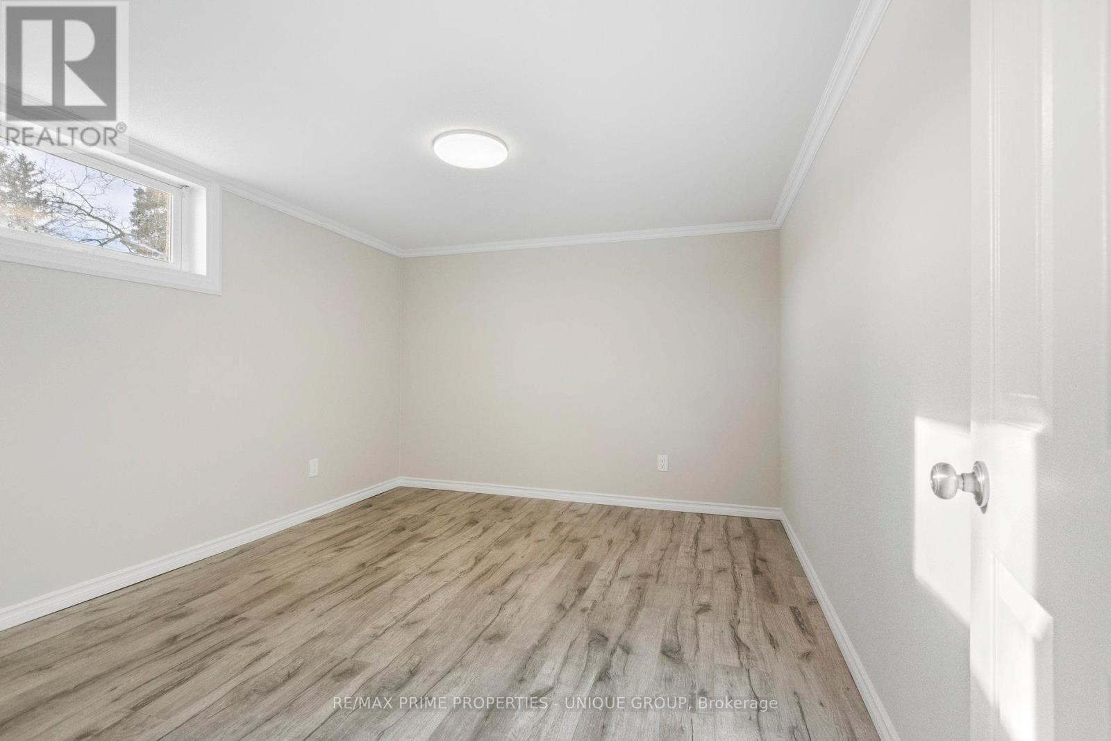 520 Teakwood Drive, Waterloo, Ontario  N2L 4L4 - Photo 37 - X12696336