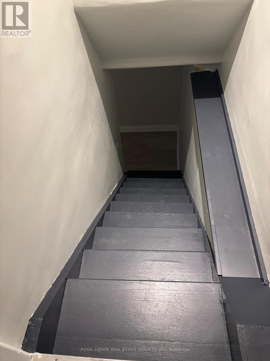 6 Sussex Avenue, Brantford, Ontario  N3R 2G6 - Photo 5 - X12696352