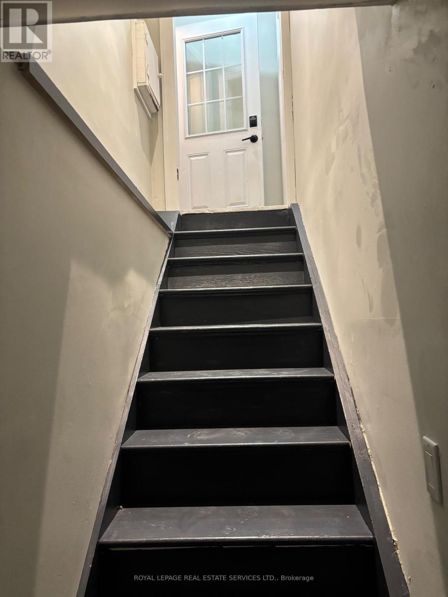 6 Sussex Avenue, Brantford, Ontario  N3R 2G6 - Photo 6 - X12696352