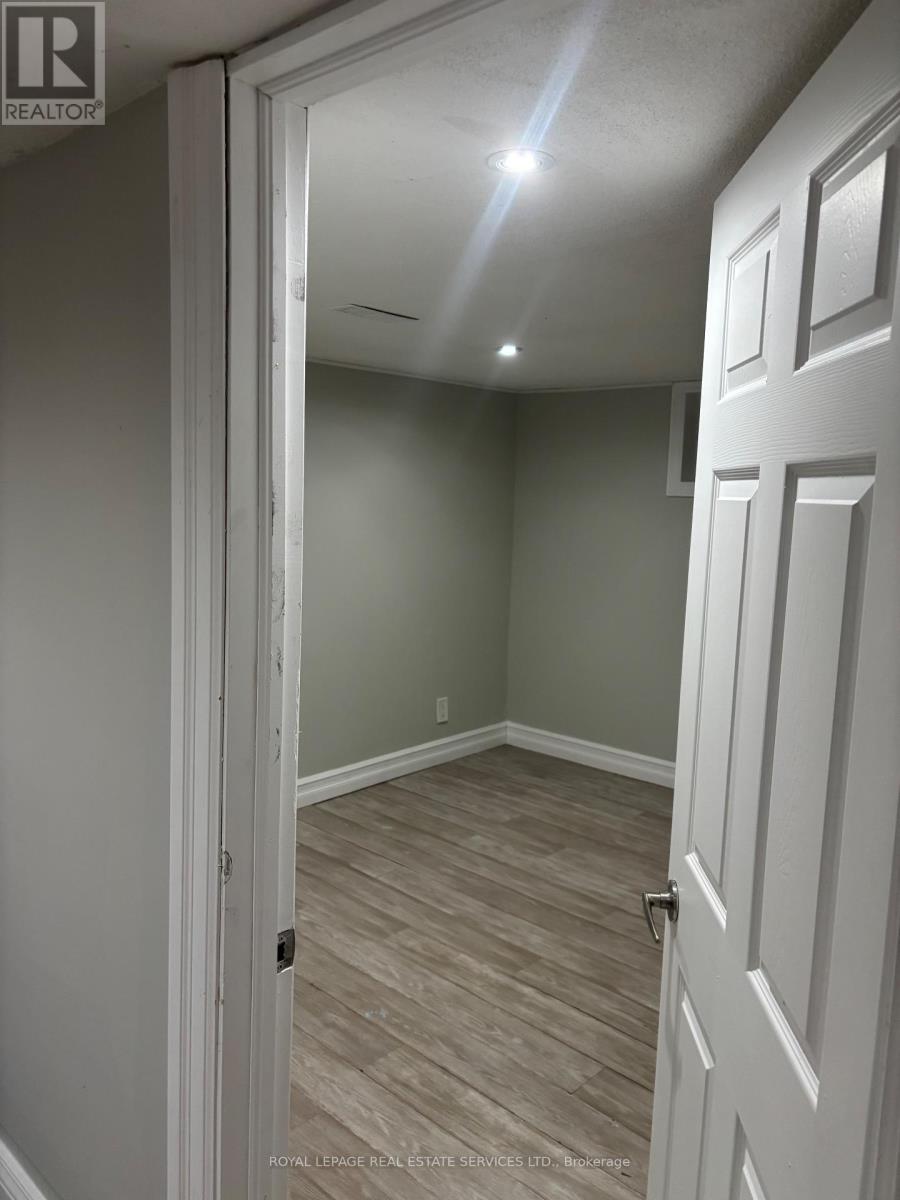 6 Sussex Avenue, Brantford, Ontario  N3R 2G6 - Photo 8 - X12696352