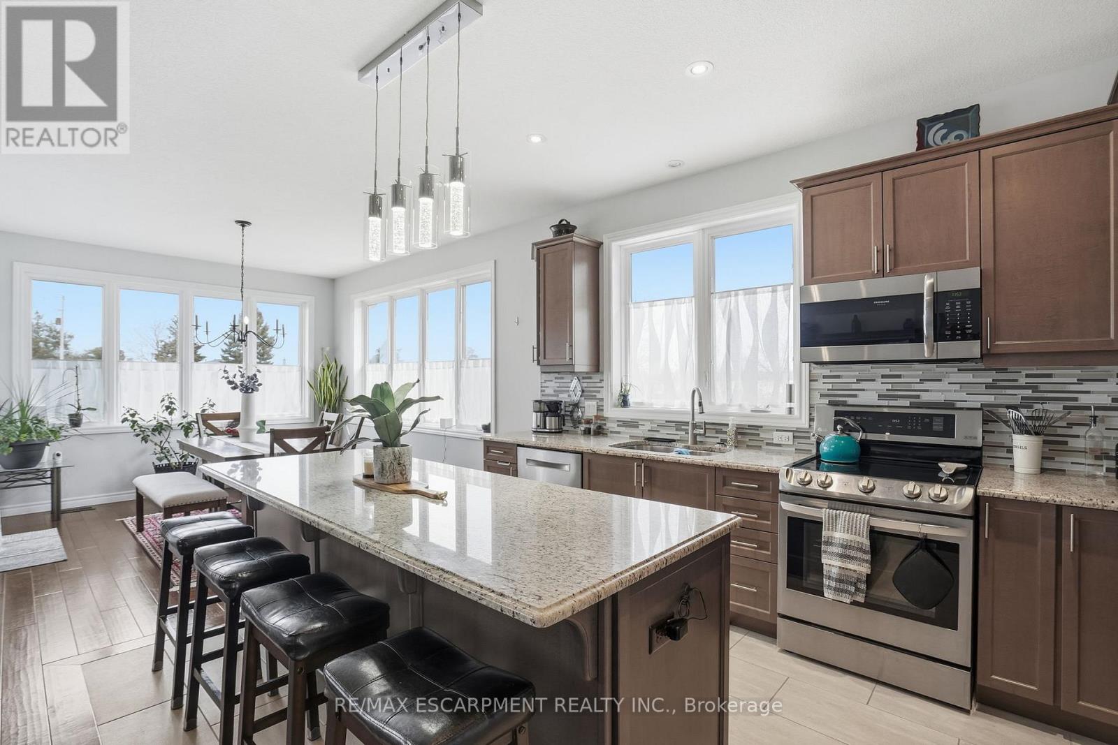 6 Macneil Court, Brant, Ontario  N3S 0G3 - Photo 14 - X12696354