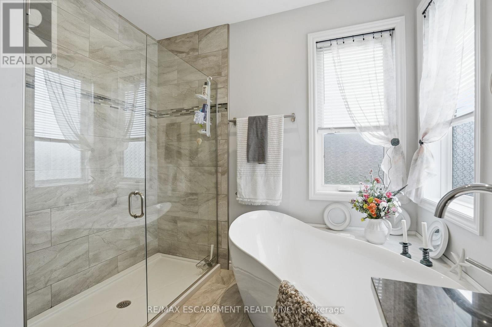 6 Macneil Court, Brant, Ontario  N3S 0G3 - Photo 23 - X12696354