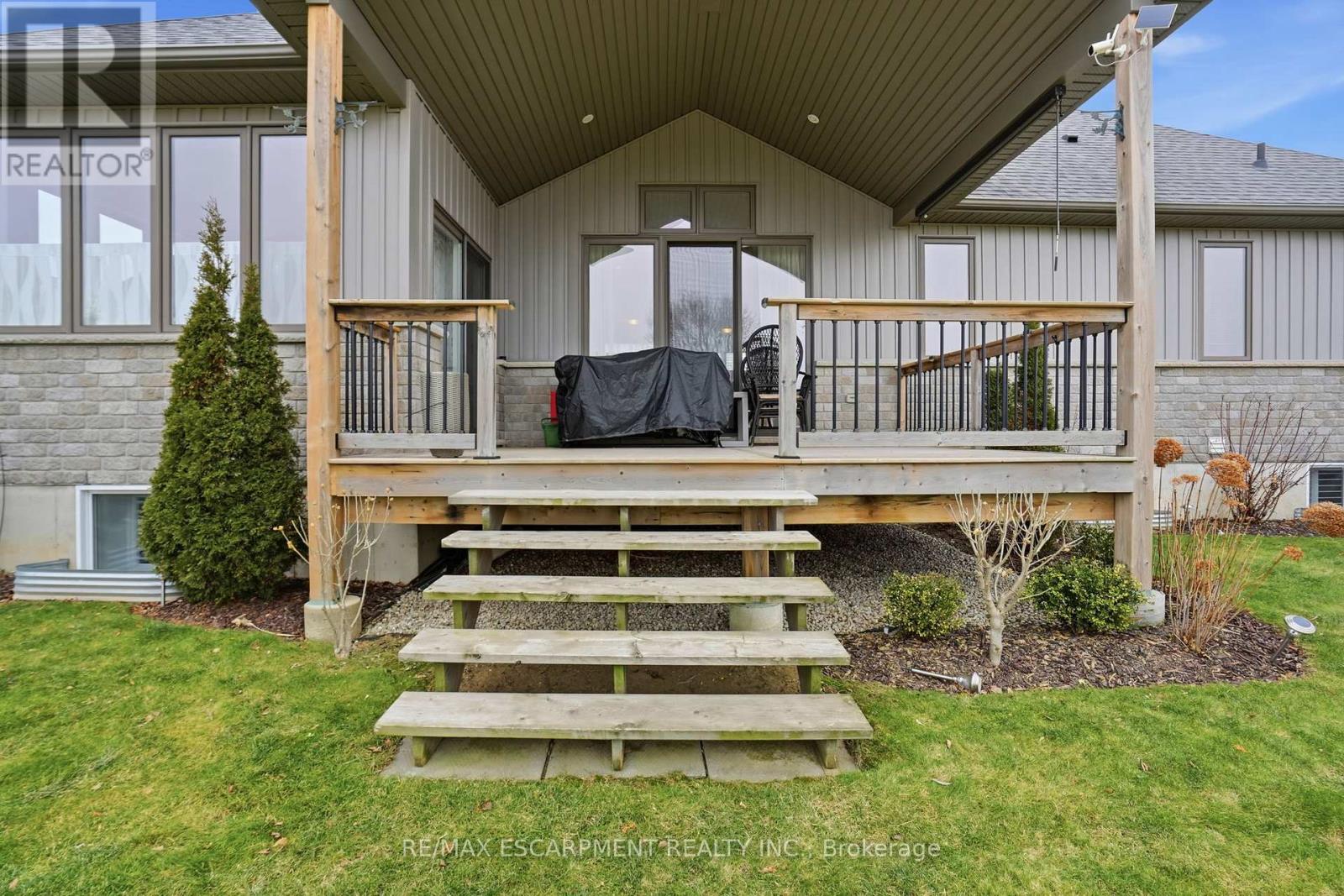 6 Macneil Court, Brant, Ontario  N3S 0G3 - Photo 43 - X12696354