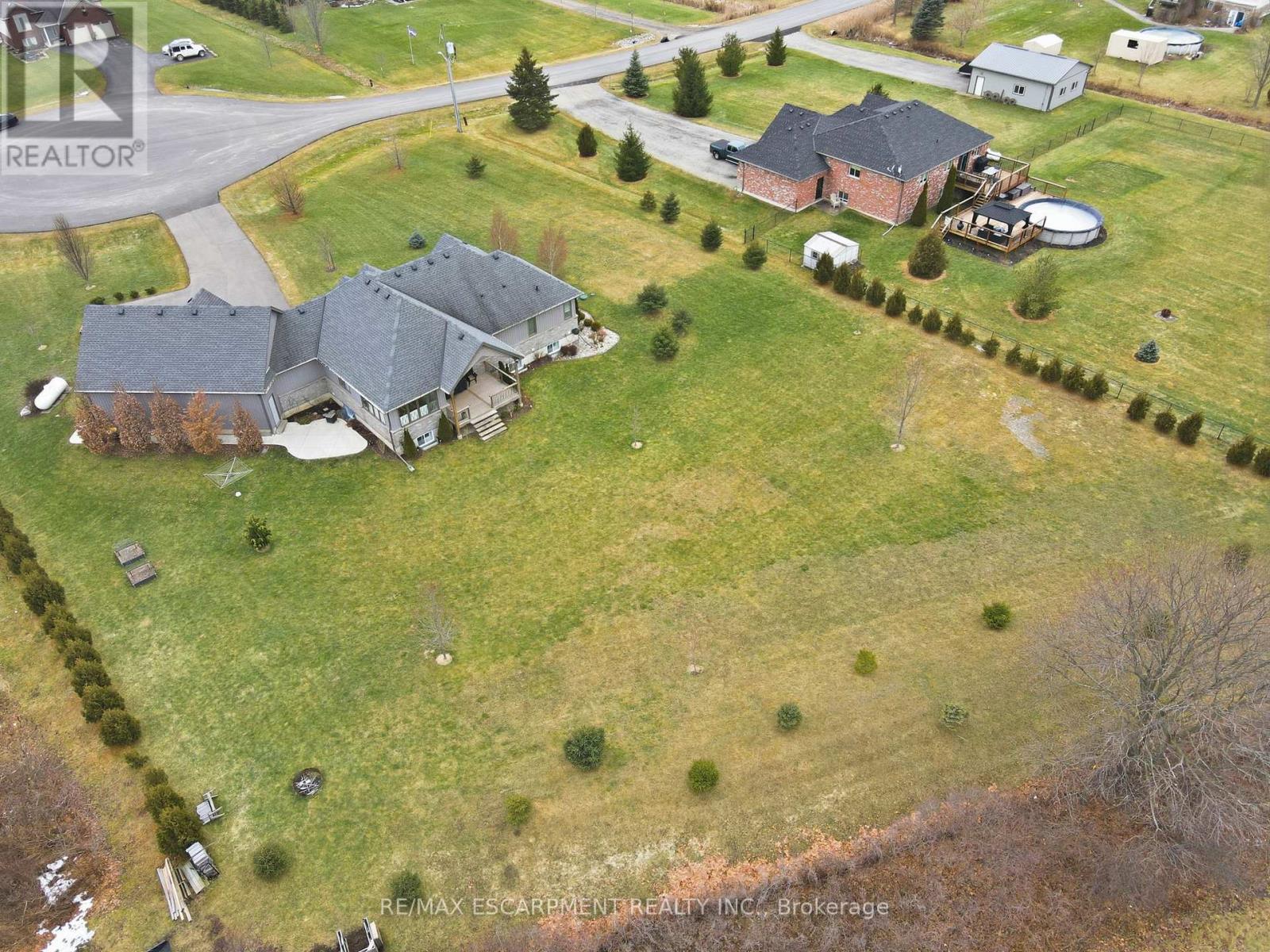 6 Macneil Court, Brant, Ontario  N3S 0G3 - Photo 45 - X12696354